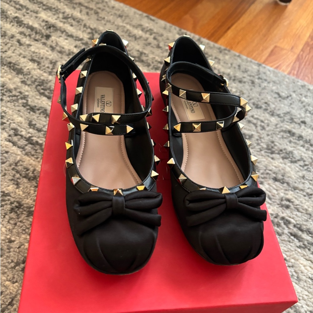 Valentino Garavani Black Rockstud Bow Flats
